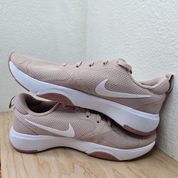 Womens NIKE CITY REPUBLIC TRAINING Pink Oxford/Barely Rose DA1351 604 - Picture 8 of 8